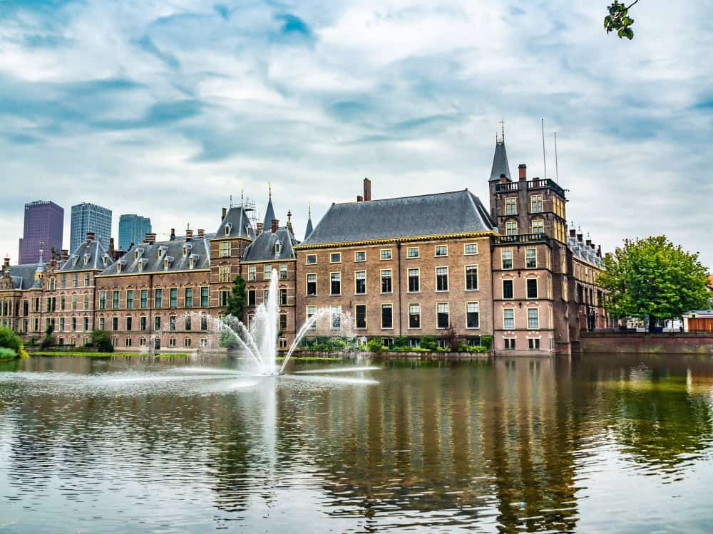 Stunning photograph of the historic Binnenhof castle in the Netherlands